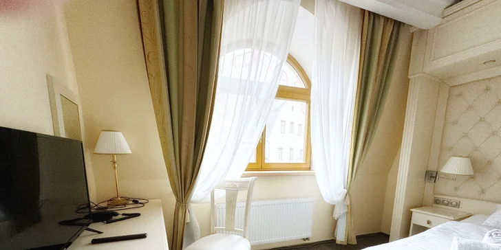 Relax ve Varech u kolonády: 4* hotel s polopenzí, wellness i procedurami