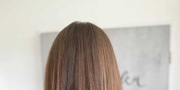 Barvení pro všechny délky vlasů vč. zastřižení konečků, foukané a stylingu