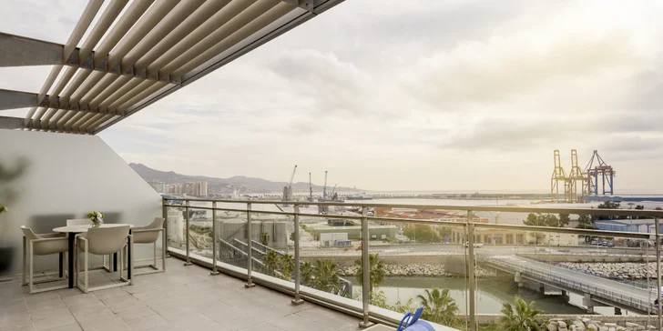 Slunečná Málaga: 4* hotel přímo u pláže, snídaně v ceně