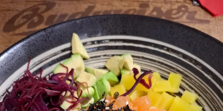 Poke bowl pro 1 či 2 osoby: s lososem, tuňákem, krevetami nebo kuřecím