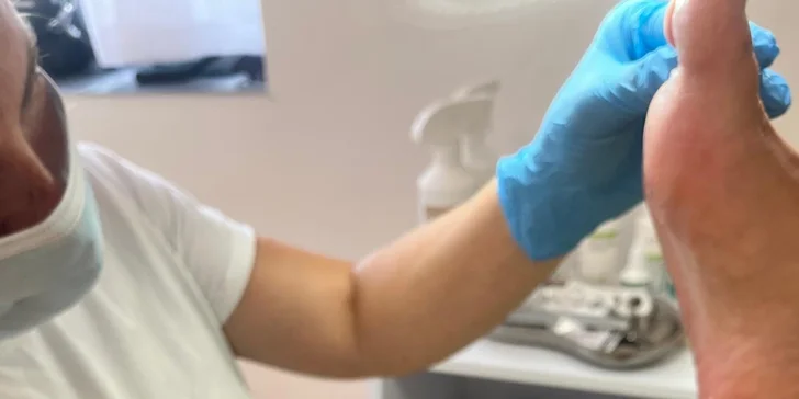Opečujte své nohy: suchá či wellness pedikúra vč. lakování nehtů, 1–2 hodiny