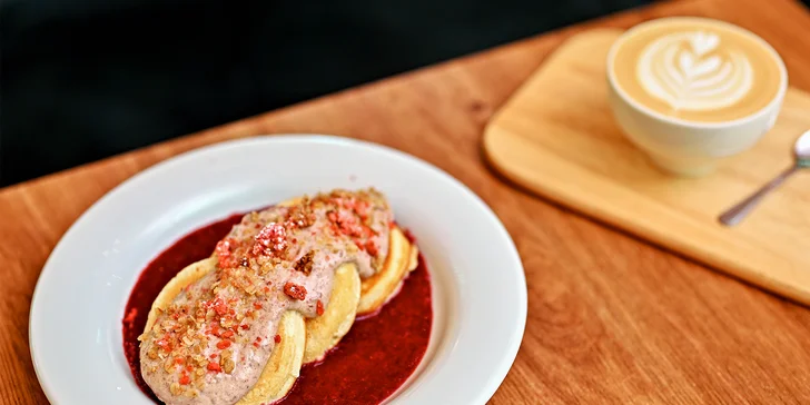 Zahřejte se v Corner Stories: káva, matcha a další teplé nápoje dle výběru pro 2 až 4 osoby