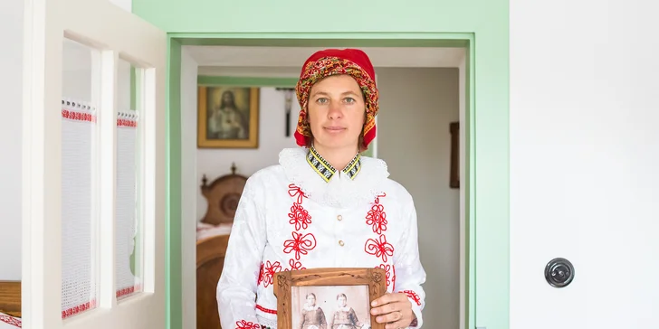 Zážitkové oblékání do slováckého kroje i s vínem pro 1 nebo 2 dámy