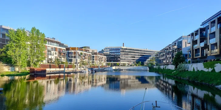 Okružní poznávací plavba po Vltavě: z Holešovic, až pro 5 osob