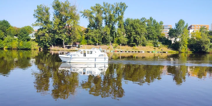 Okružní poznávací plavba po Vltavě: z Holešovic, až pro 5 osob