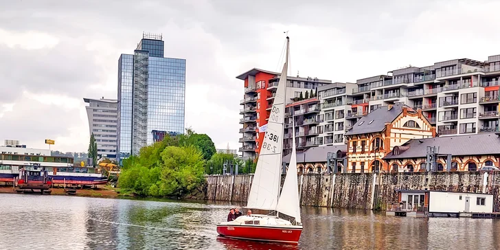 Okružní poznávací plavba po Vltavě: z Holešovic, až pro 5 osob