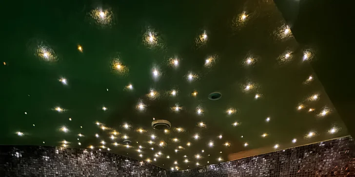 2 hodiny ve wellness se saunovým světem a vířivkou pro 1 nebo 2 osoby