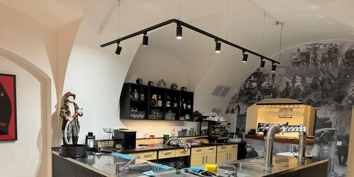 1 nebo 2 Chacharovy pizzy o průměru 32 nebo 45 cm, více než 20 druhů