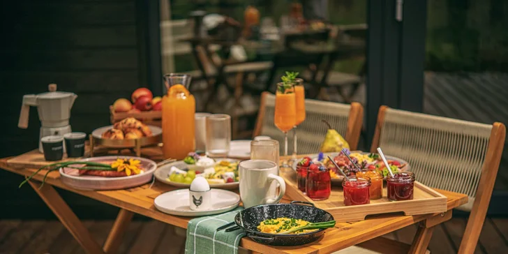 Boutique wellness resort u Opole: zátoka Bajka s písčitou pláží, strava i zábava pro děti