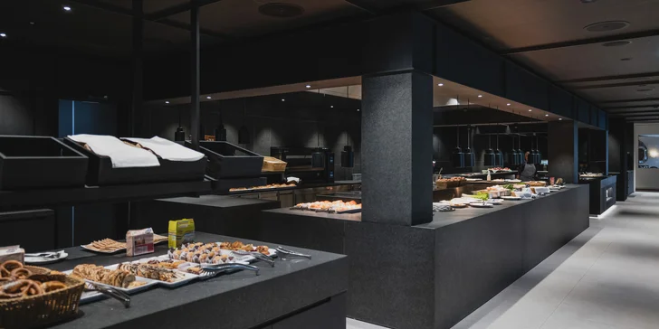 Luxusní horský resort v Tyrolských Alpách s nekonečným wellness, zábavou pro děti a polopenzí +