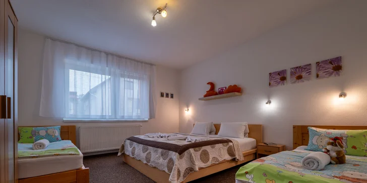 Rodinný pobyt v apartmánovém domě v Bešeňové: altán, gril, dětské hřiště i aquapark Bešeňová na dosah