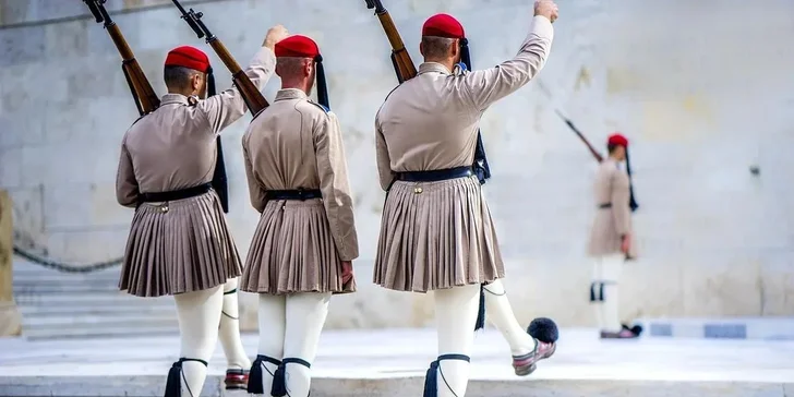 Valentýn v Athénách: hotel se snídaní, letenky, romantická večeře i vstup do Akropole