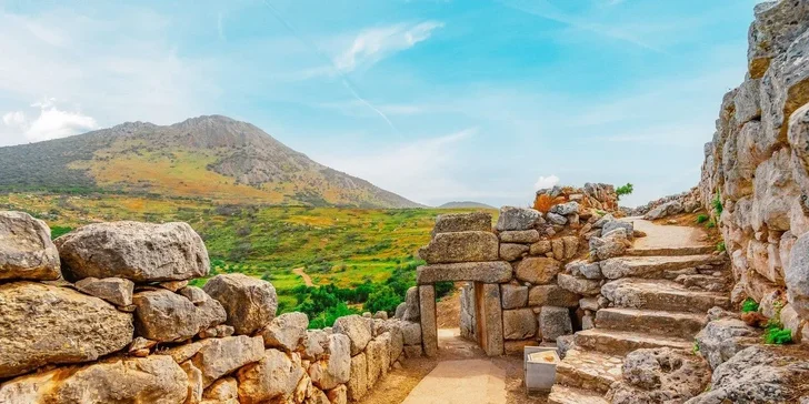 Valentýn v Athénách: hotel se snídaní, letenky, romantická večeře i vstup do Akropole