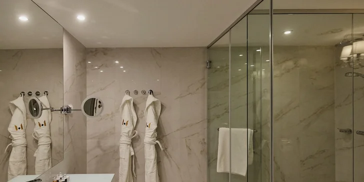 Luxusní odpočinek v centru Budapešti: 5* hotel se snídaní, neomezený wellness