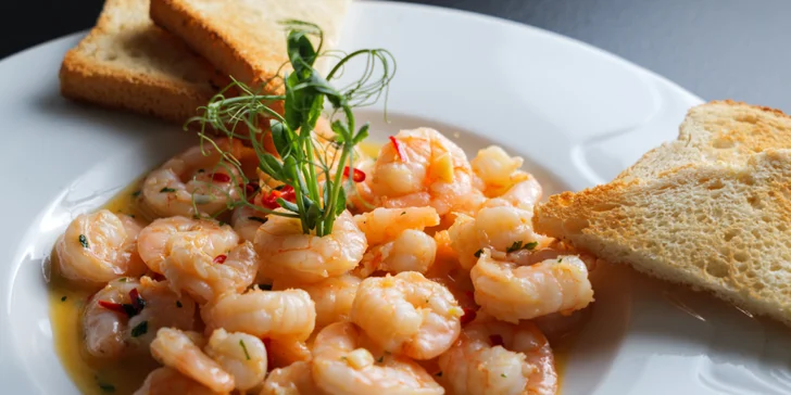 Voucher na 500–2 000 Kč do hotelu Yura: wellness, mini lázně či restaurace