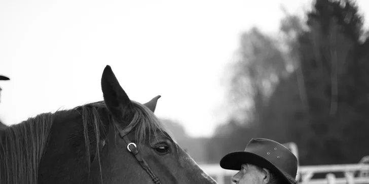 Až 120 min. vyjížďky na koni v přírodě či jízdárně i s focením pro 1 nebo 2 osoby