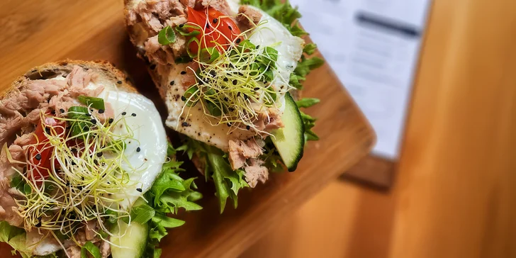 Otevřený voucher do kavárny s minisýrárnou: dobroty, lehké obědy i káva a víno