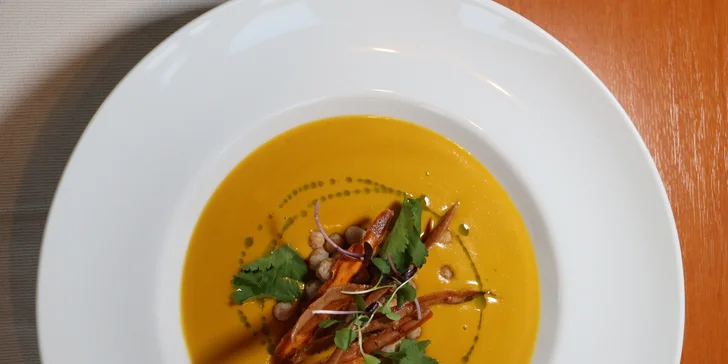 5chodové menu v golfovém resortu Ostravice pro 2 osoby: losos, welington i smažená zmrzlina