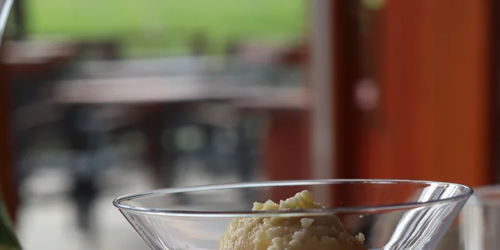 5chodové menu v golfovém resortu Ostravice pro 2 osoby: losos, welington i smažená zmrzlina