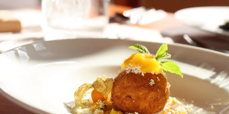 5chodové menu v golfovém resortu Ostravice pro 2 osoby: losos, welington i smažená zmrzlina
