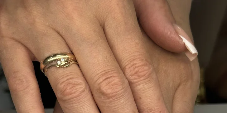 Manikúra i pedikúra: klasická, lakování gel lakem či shellacem i gelové a akrylové nehty