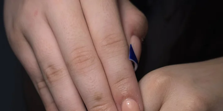 Manikúra i pedikúra: klasická, lakování gel lakem či shellacem i gelové a akrylové nehty