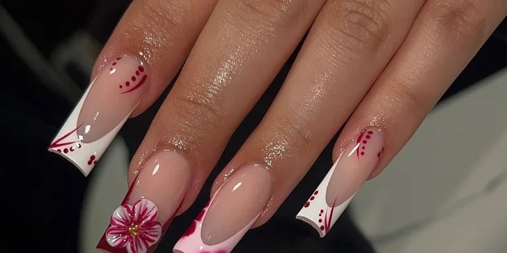 Manikúra i pedikúra: klasická, lakování gel lakem či shellacem i gelové a akrylové nehty