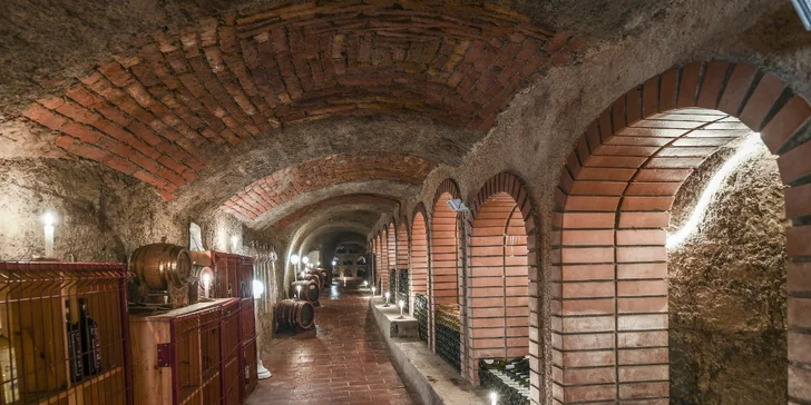 Romantický pobyt v srdci města Eger s neomezeným wellness, návštěvou muzea, ochutnávkou vín nebo vstupem do lázní