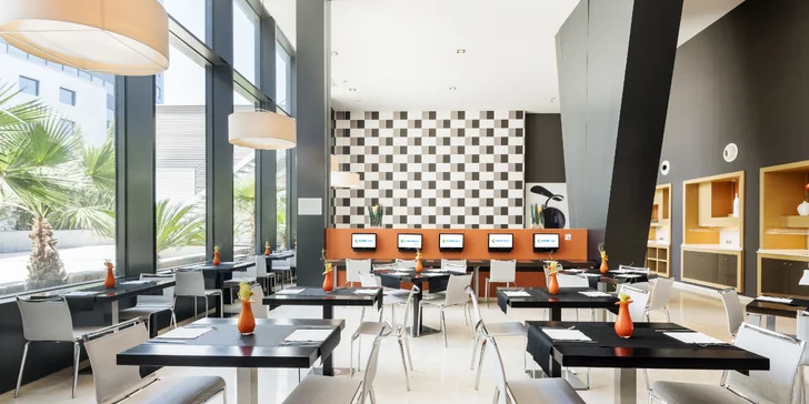 Dovolená ve Španělsku: 3* hotel se snídaní, autobusy na pláž, Oceánografický park