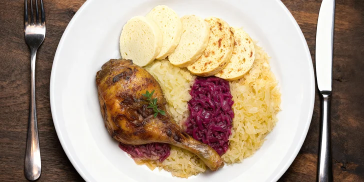 Svatomartinské hody: burger s trhaným, celá pečená husa i sladké lokše