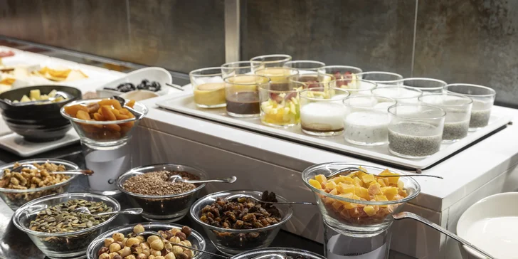 Moderní 4* hotel ve Valencii se snídaní, blízko Města umění a věd s delfináriem