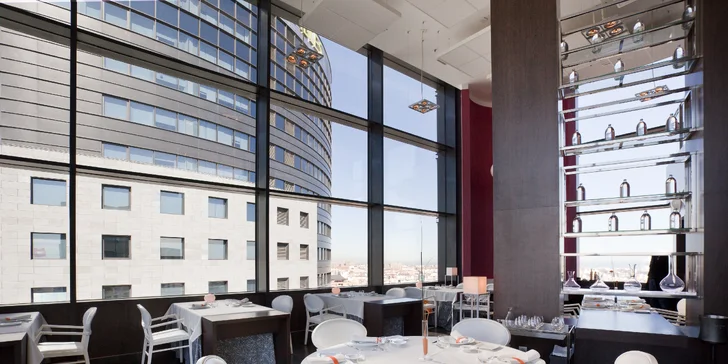 Moderní 4* hotel ve Valencii se snídaní, blízko Města umění a věd s delfináriem