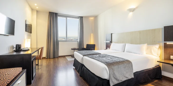 Moderní 4* hotel ve Valencii se snídaní, blízko Města umění a věd s delfináriem