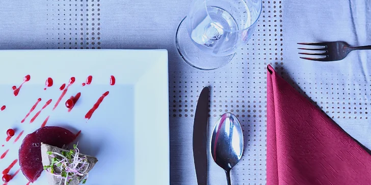 Tříchodové menu s kachním či krůtím prsem a lahví vína pro 2 osoby