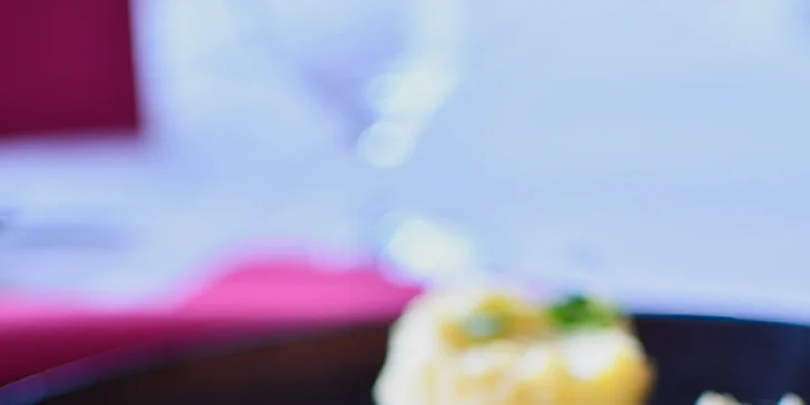 Tříchodové menu s kachním či krůtím prsem a lahví vína pro 2 osoby