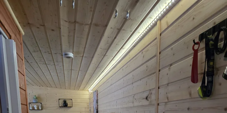 Romantická glampingová chatka u rybníku na Prostějovsku pro pár