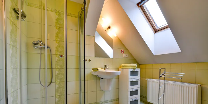 Dovolená s výhledem na Loket: rodinný penzion se snídaní a vstupem do wellness