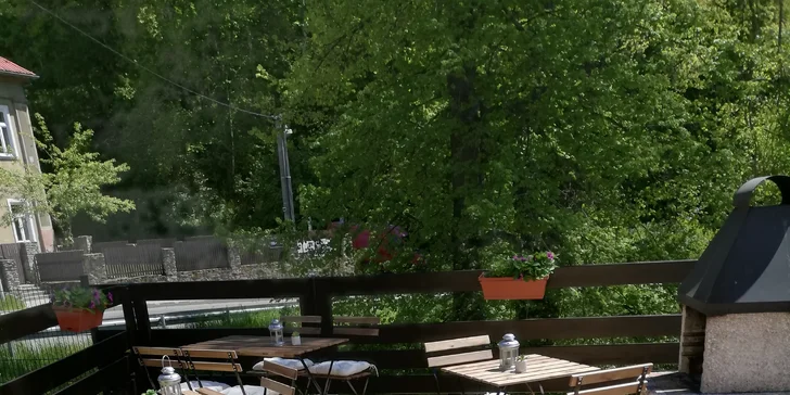 Dovolená s výhledem na Loket: rodinný penzion se snídaní a vstupem do wellness