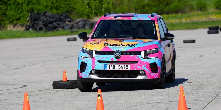 Zážitky za volantem: kurzy bezpečného driftování i adaptace pro absolventy autoškol