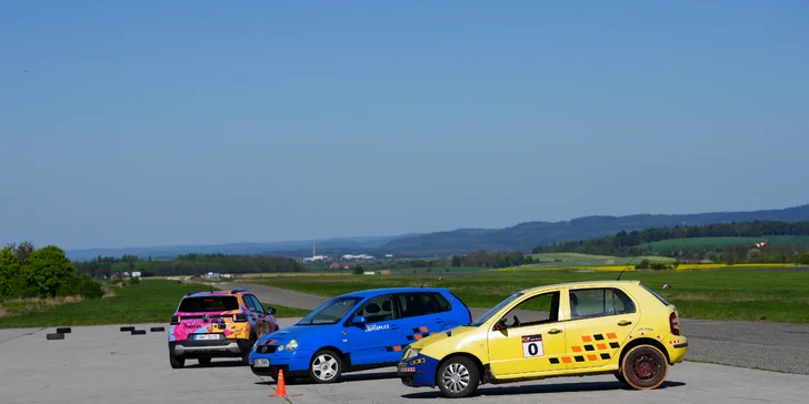 Zážitky za volantem: kurzy bezpečného driftování i adaptace pro absolventy autoškol