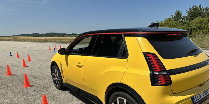 Zážitky za volantem: kurzy bezpečného driftování i adaptace pro absolventy autoškol