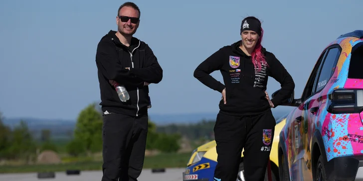 Zážitky za volantem: kurzy bezpečného driftování i adaptace pro absolventy autoškol