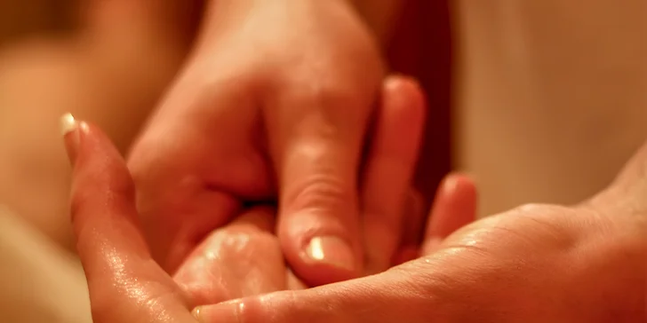 Ájurvédská masáž od maséra s více než 30 lety praxe: 60 nebo 90 minut