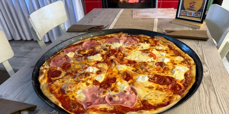 Itálie pro velké jedlíky: jumbo pizza o průměru 60 cm, šunková, salami nebo quattro formaggi