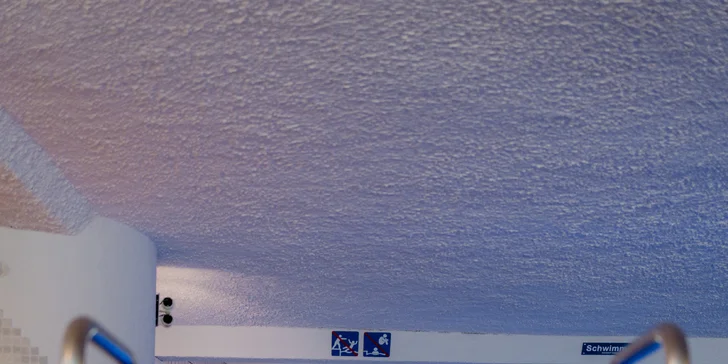 Hotel na břehu Wolfgangsee: plovoucí vířivka, bazény i sauny, snídaně a čtyřchodová večeře