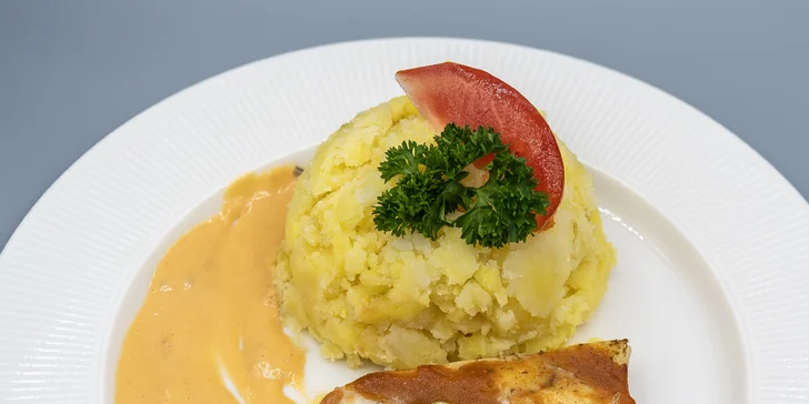 Pohodový pobyt v srdci lázeňského města Poděbrady s polopenzí a vínem