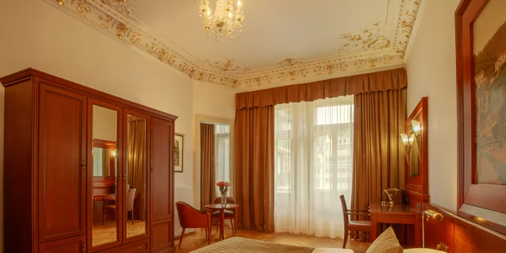 Luxusní hotel na karlovarské kolonádě: pobyt s možností snídaně i pivních lázní