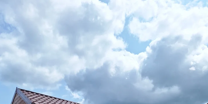 Ájurvédské masáže: bylinná olejová celotělová masáž i bylinné napařování na prohřátí těla