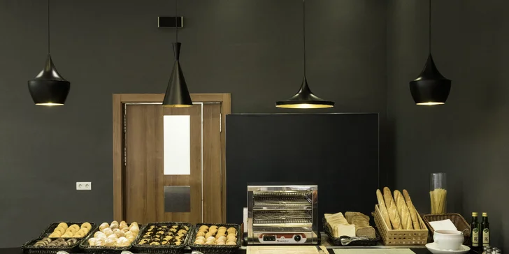 3* hotel ve Valencii: bufetové snídaně a venkovní bazén, 3 km od historického centra