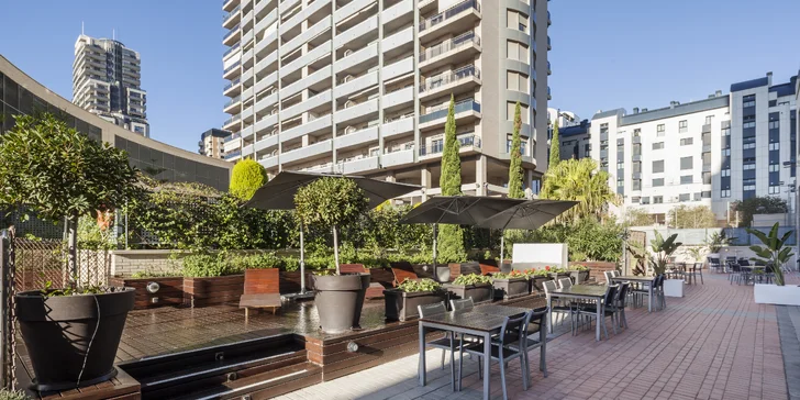 3* hotel ve Valencii: bufetové snídaně a venkovní bazén, 3 km od historického centra